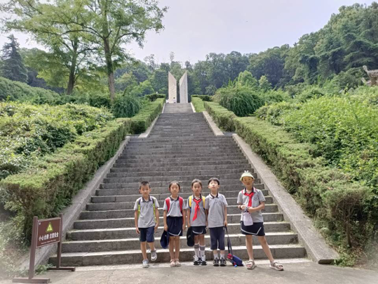 【博学广志】“传承红色基因 牢记时代使命”——记南京市金陵小学（广志路校区）一年级红色教育研学活动_html_m4c673bc2.png