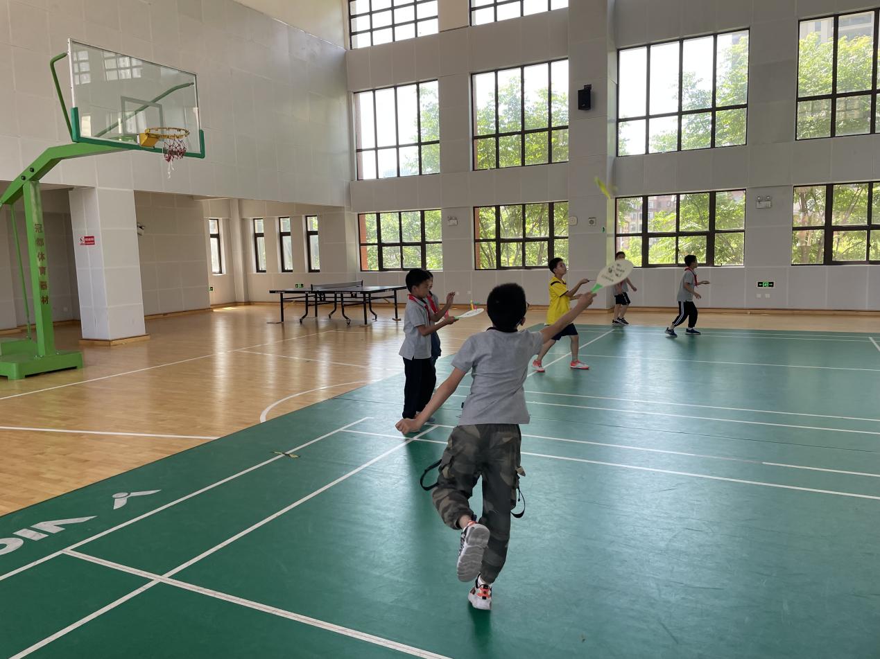 【湖畔光影】凌云赛场，斗志昂扬——第三届体育活动周之“板羽垫球、双人跳长绳比赛”_html_70154daf.jpg