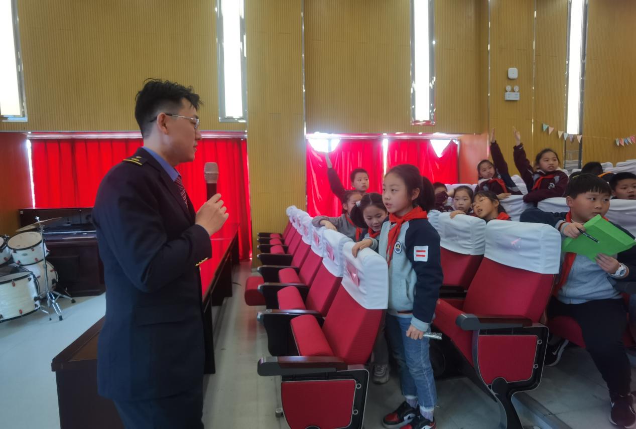 【博学广志】三月春风暖人心，铁路安全进校园_html_3581e7de.jpg