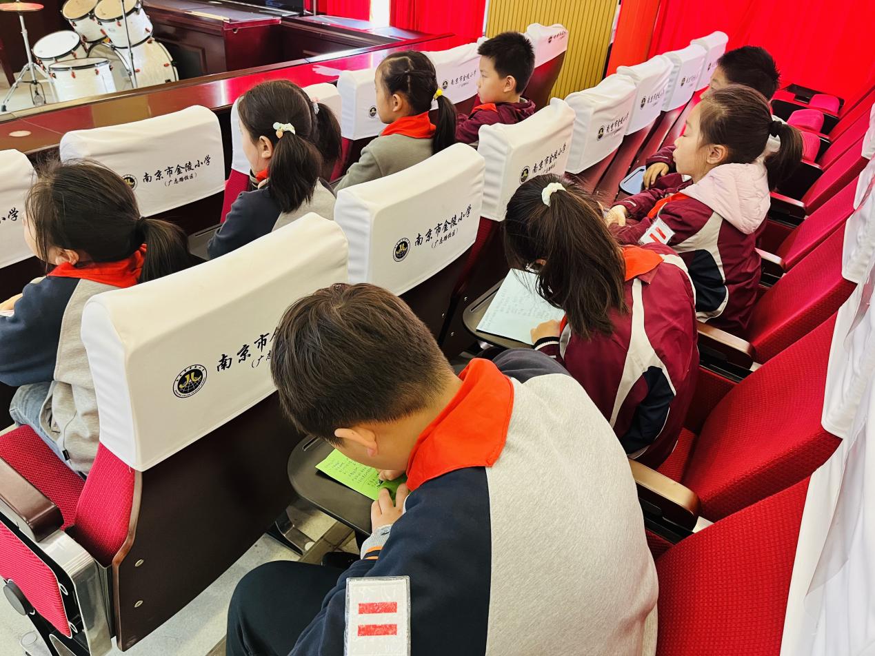 【博学广志】三月春风暖人心，铁路安全进校园_html_5bf133cc.jpg