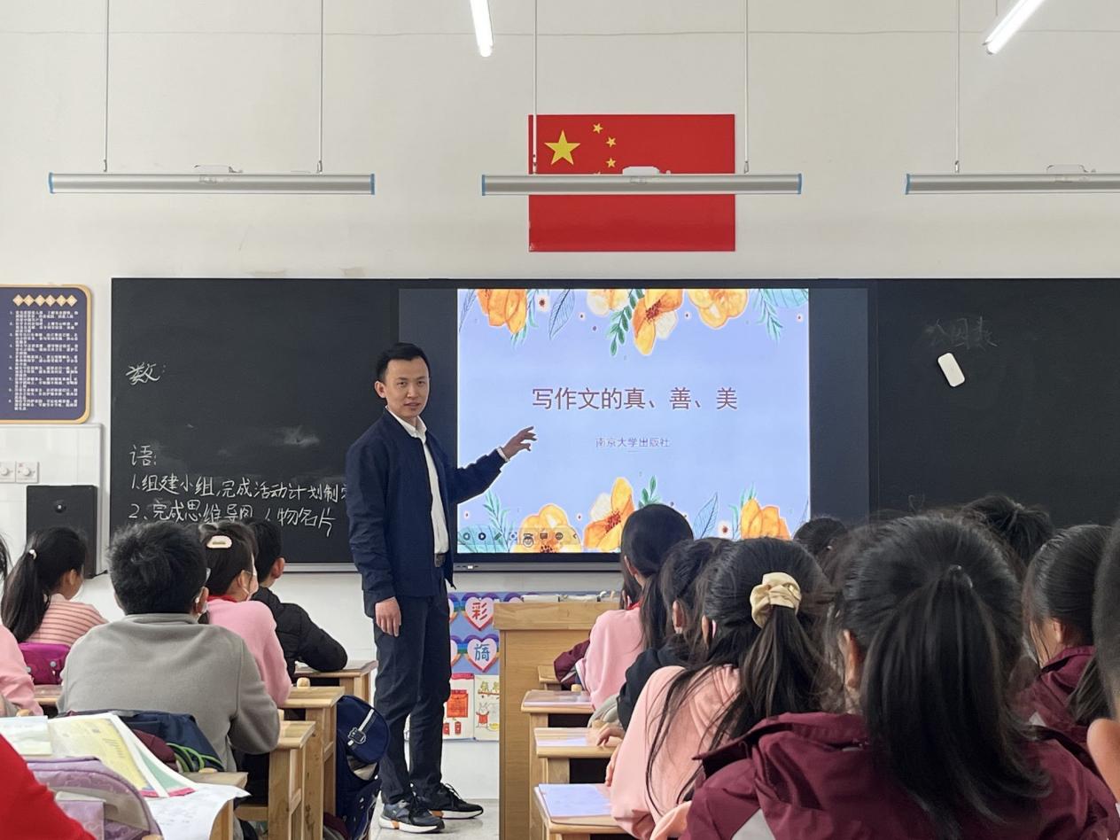 【博学广志】家长进课堂，携手“童”成长(1)_html_2d2eb0d4.jpg