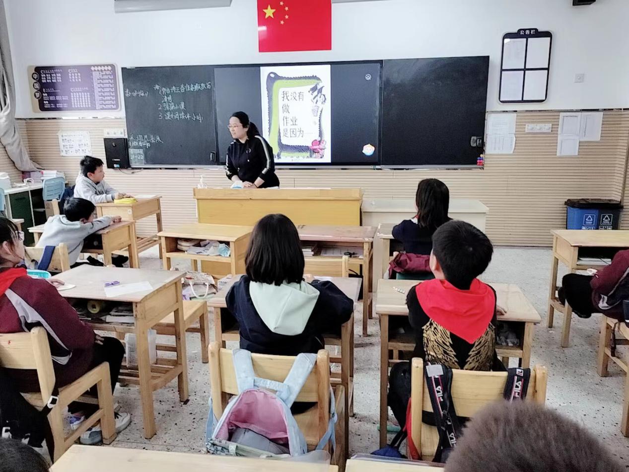 【博学广志】家长进课堂，携手“童”成长(1)_html_65d24386.jpg