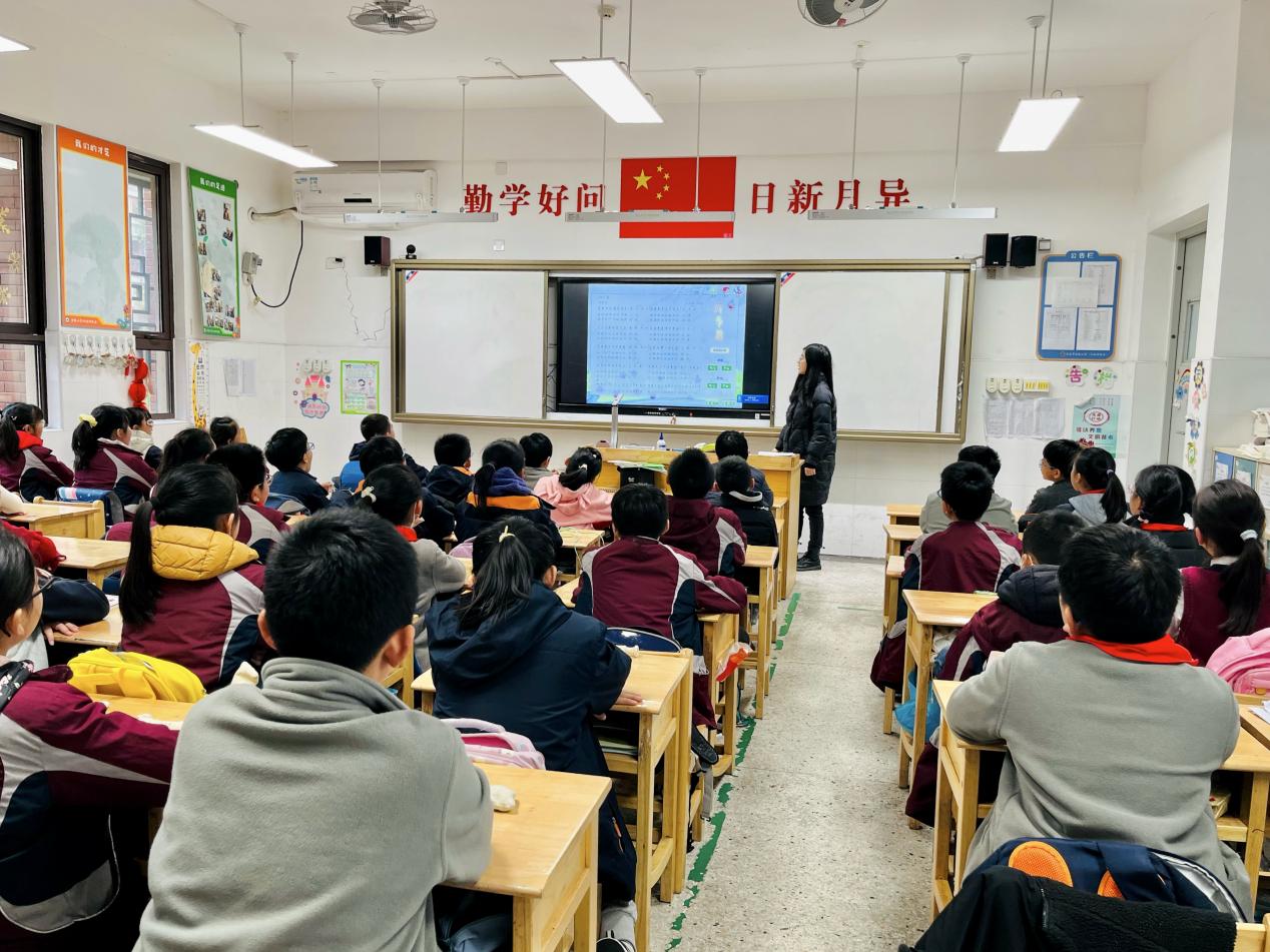 【湖畔·童化课堂】“音”生而研，“乐”享成长——音乐校本研修之课例研讨_html_m1613ac9b.jpg