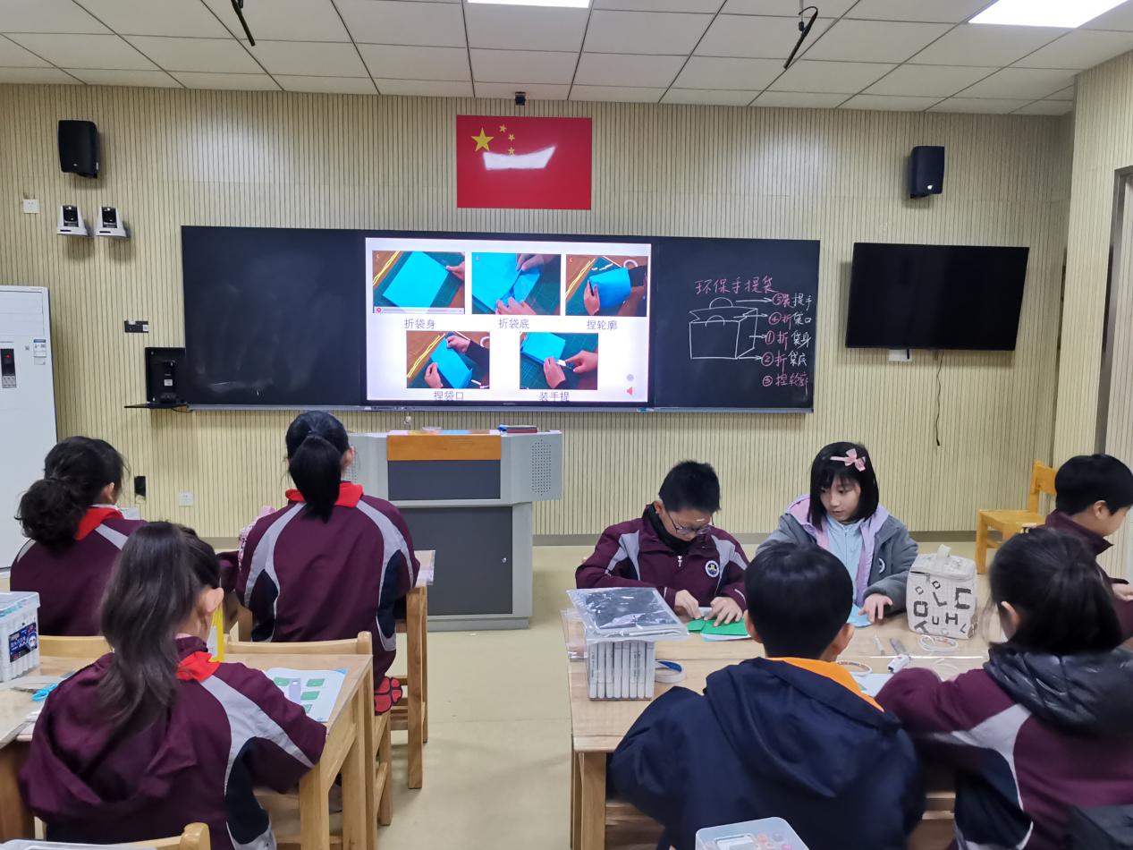【湖畔·童化课堂】巧手课堂赋能成长 同课异构展师生风采——金陵小学（仙林湖校区）劳动主题赛课活动_html_73e48f6c.jpg