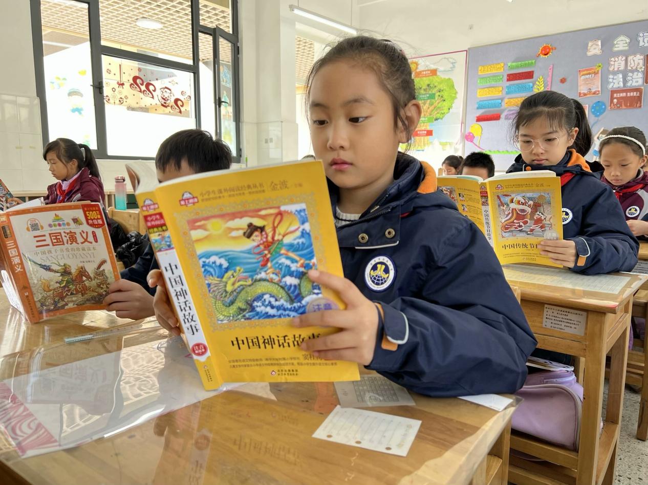 【博学广志】书香润童心，阅读竞风采——记金陵小学广志路校区四年级语文阅读周系列活动_html_623edf93.jpg