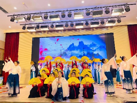 【湖畔·先锋示范】一班一世界，一星一未来——2022-2023学年先进班集体事迹介绍（4）_html_7c7b5335.jpg