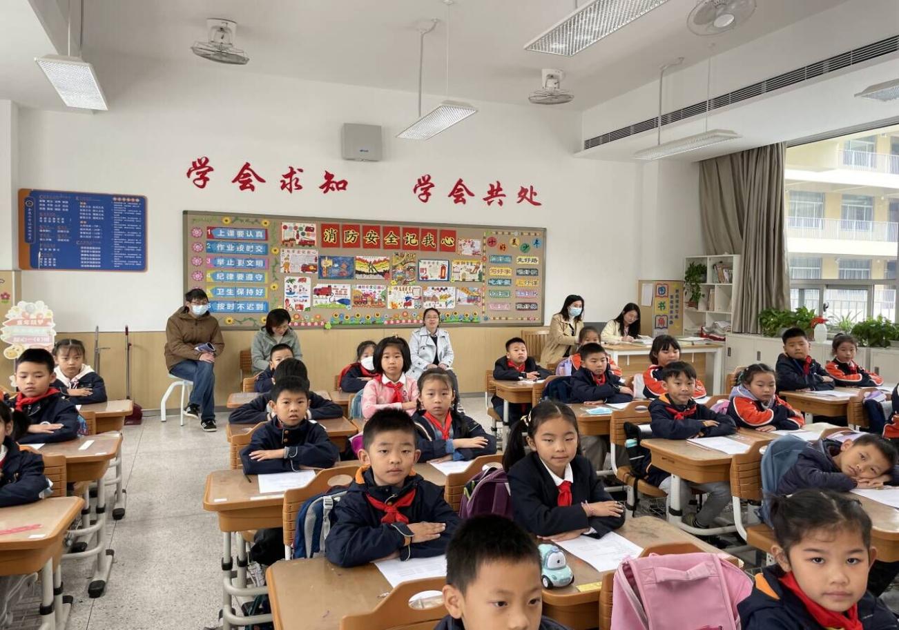 【湖畔·童化课堂】“生活中无处不在的数字编码”----数学故事汇之课例研讨（140）_html_15c35a16.jpg