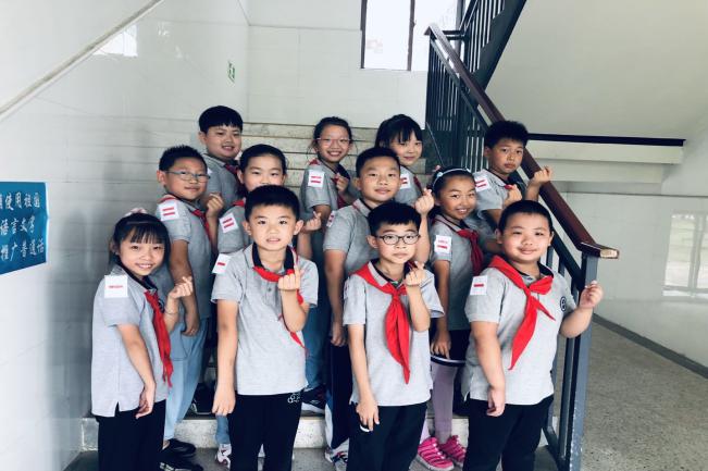 【湖畔·先锋示范】仰望浩瀚碧空，雏鹰振翅齐飞——2022-2023学年先进班集体事迹介绍（3）_html_6f491158.jpg