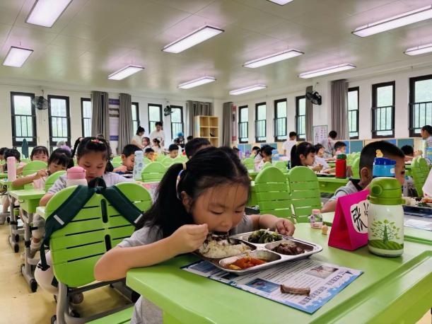 【湖畔·学生活动】迈好成长第一步，快乐启航新旅程——南京市金陵小学（仙林湖校区）2025级一年级新生入学培训_html_57e2b19f.jpg