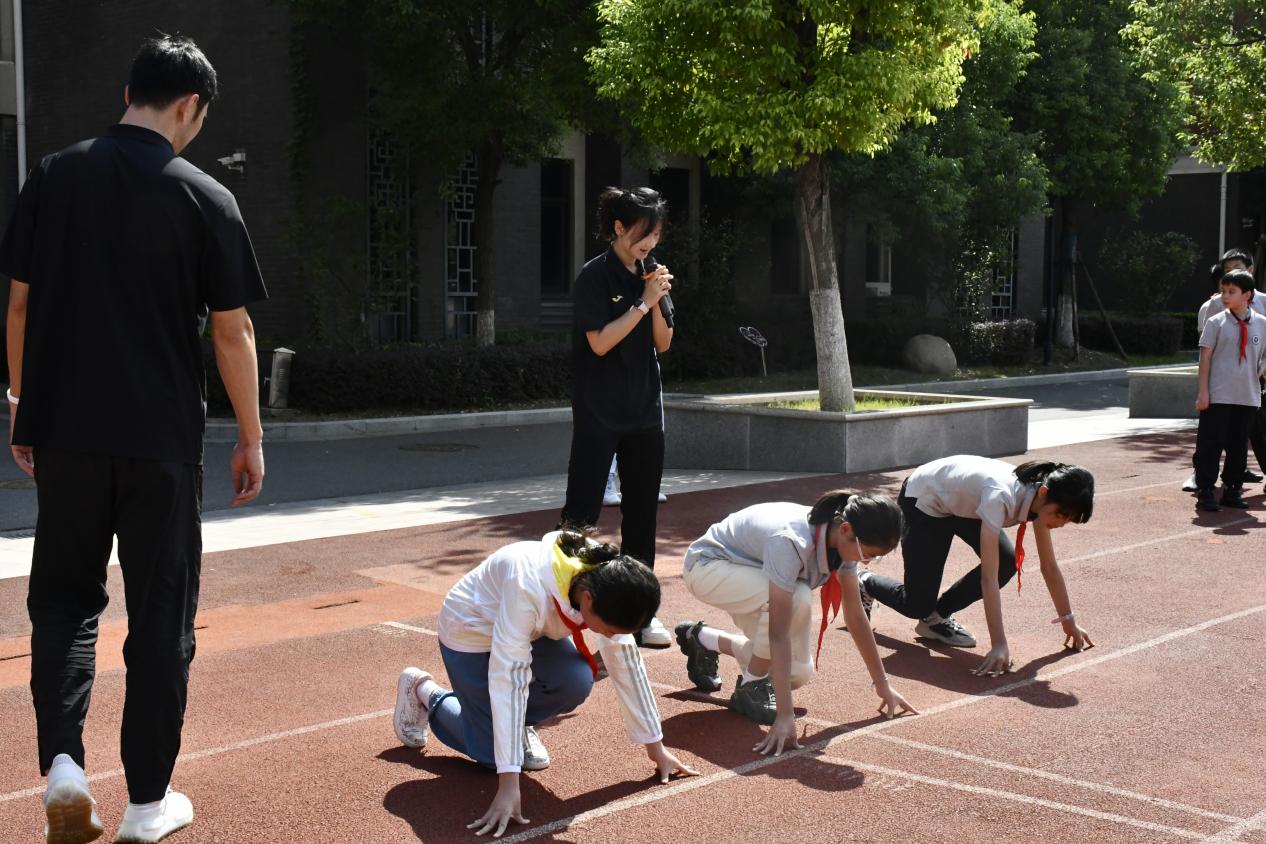 百米飞人挑战速度极限，体教融合共育世界儿童——南京市田径后备人才基地授牌仪式暨校园吉尼斯百米飞人大战活动_html_m39bdcaab.jpg