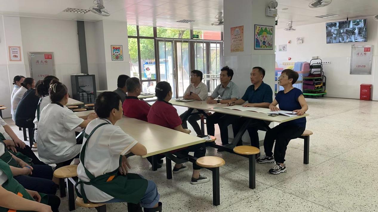 【湖畔·共佑安全】金陵小学（仙林湖校区）食堂开学安全专项培训_html_m35419cfe.jpg