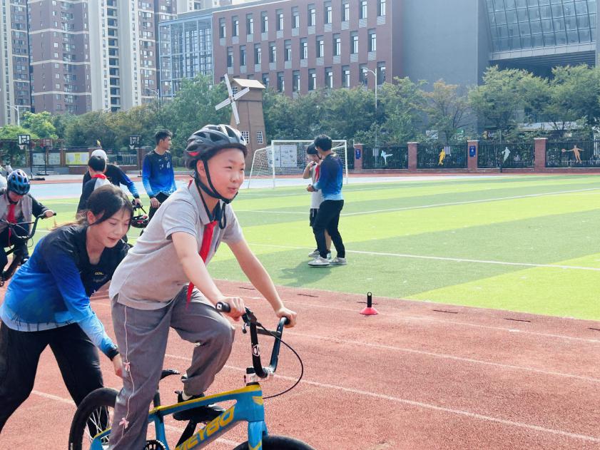 【湖畔·先锋示范】党建引领显活力 运动融聚展风采——金陵小学仙林湖校区党支部主题党日活动_html_maab3308.jpg