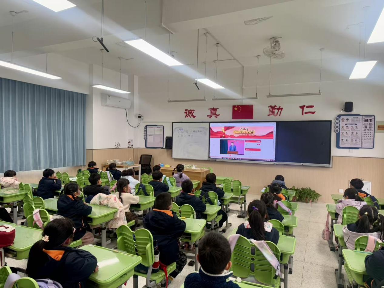 【湖畔·学生活动】学讲创融践宪法 知行合一育新人——金陵小学仙林湖校区宪法活动周掠影_html_21fa28ef.jpg