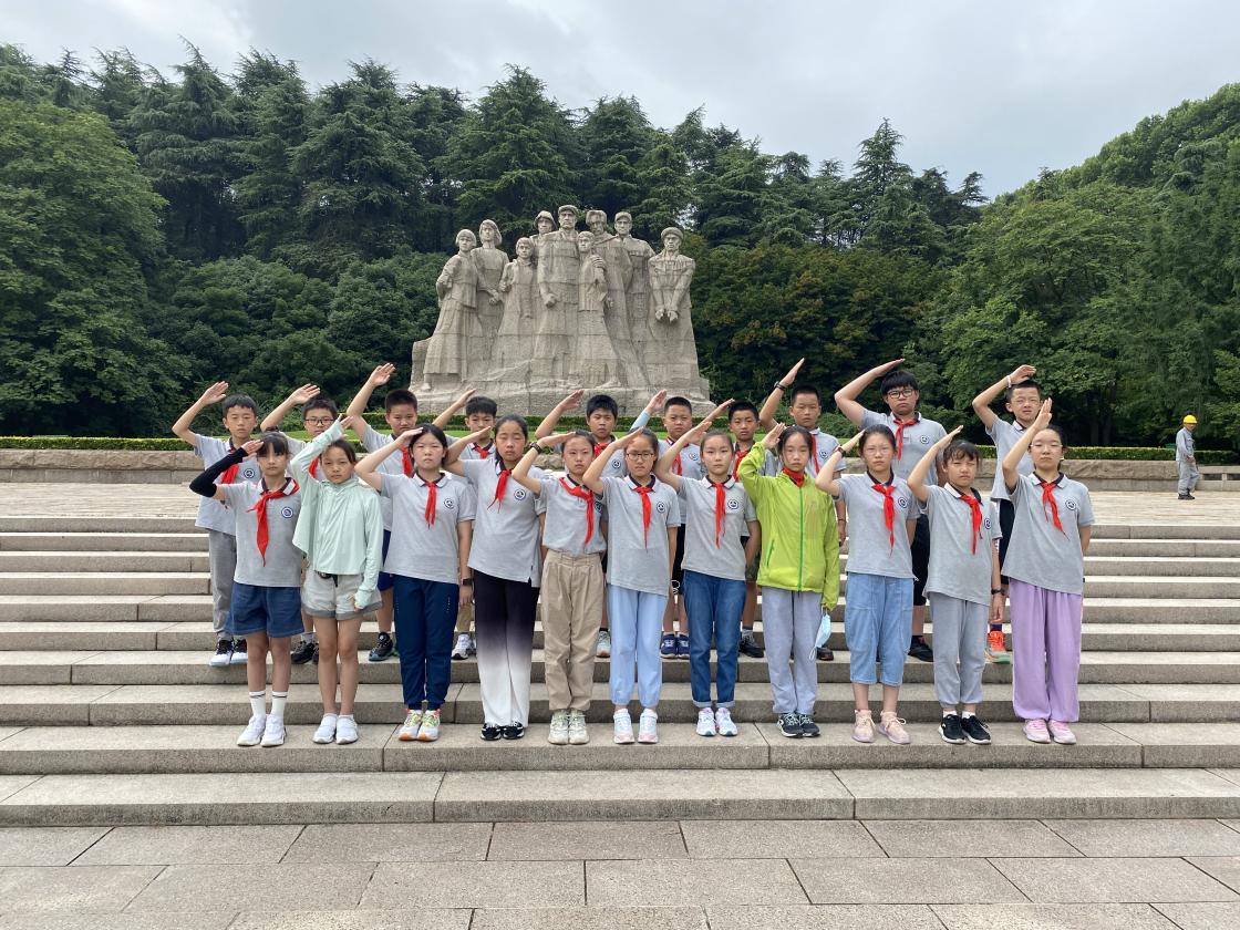 【湖畔光影】敬雨花英烈 立信仰之根——记金陵小学（仙林湖校区）五年级红色教育研学活动_html_58a49cd2.jpg