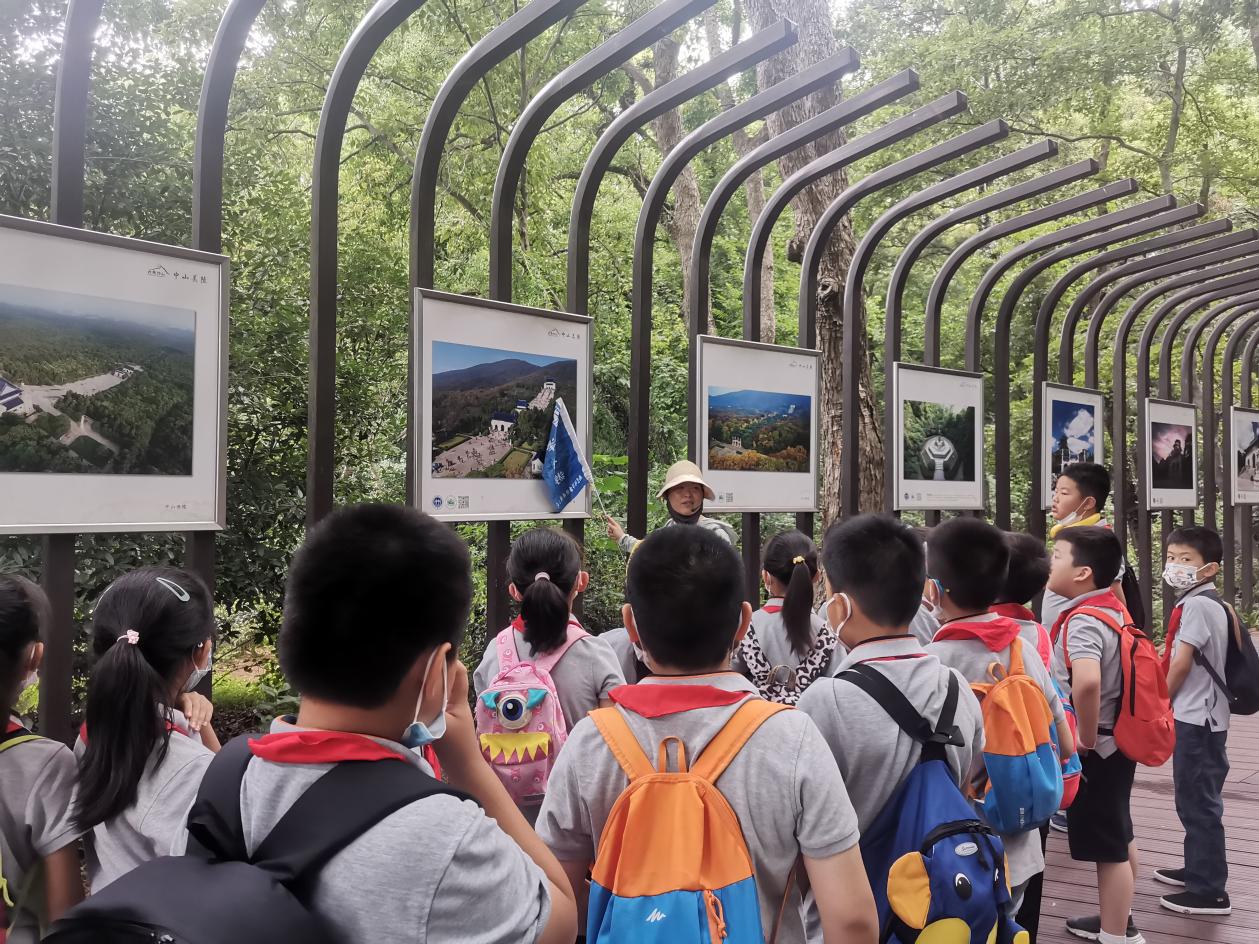 【湖畔光影】回顾革命历史 追寻红色足迹——记金陵小学（仙林湖校区）三年级红色教育研学活动_html_m6e48ec0b.jpg