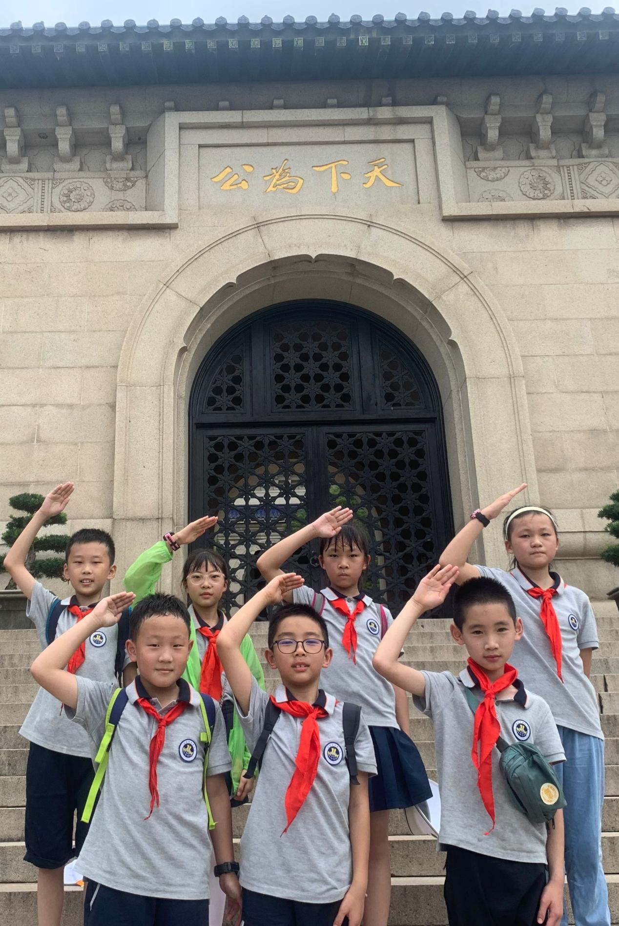 【湖畔光影】回顾革命历史 追寻红色足迹——记金陵小学（仙林湖校区）三年级红色教育研学活动_html_366ee48.jpg