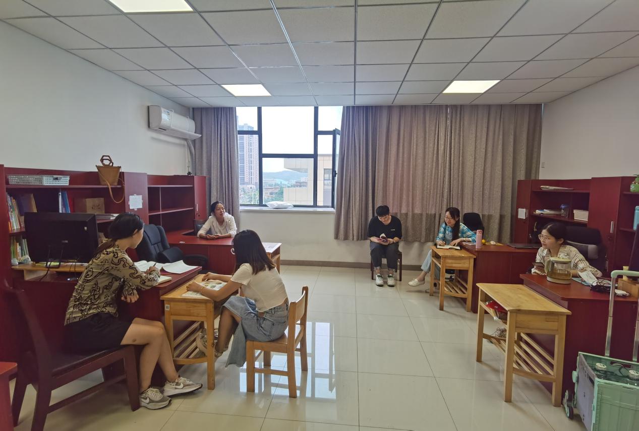 【博学广志】启航新学期 蓄力再奋进——记英语大组教研活动_html_m65261ec4.jpg