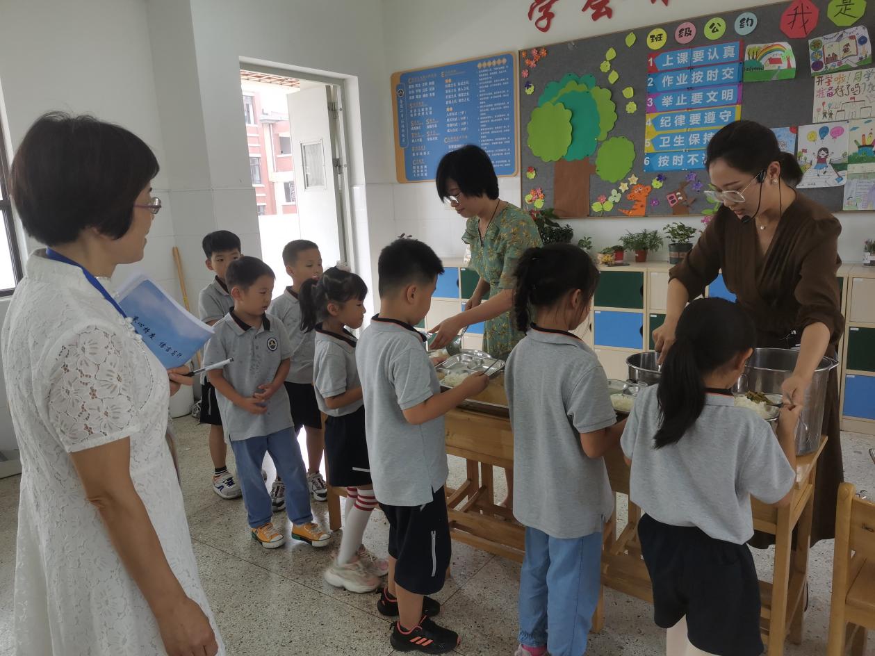 【湖畔光影】开学督查促提升，凝心聚力启征程—记金陵小学（仙林湖校区）9月份迎接“双减”及课后服务专项督导检查_html_m3c8fdbbc.jpg