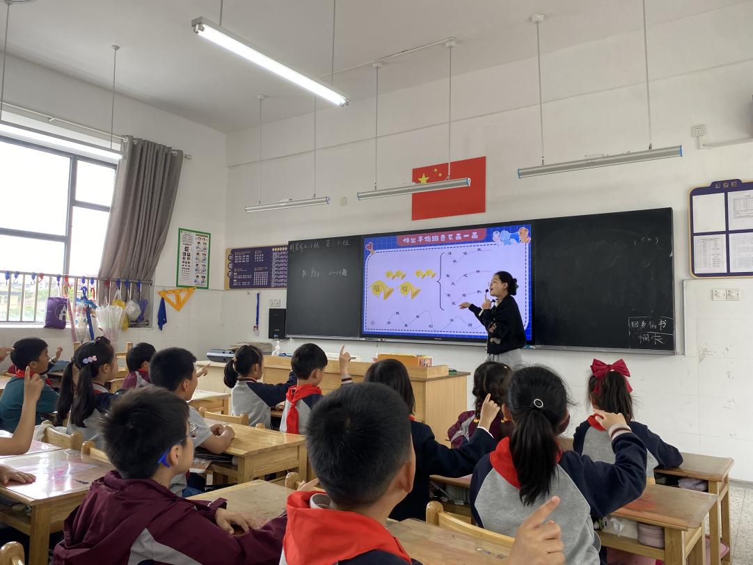 【博学广志】立足素养，以乐育人——记音乐组新教师课堂展示课_html_m3741c9f3.jpg