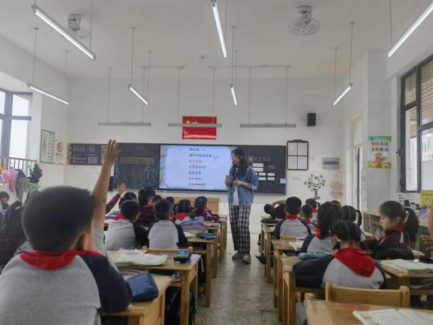 【博学广志】潜心钻研勤思考  课堂磨砺促成长——金陵小学广志路校区新教师亮相课侧记（三）_html_7655dc2f.jpg