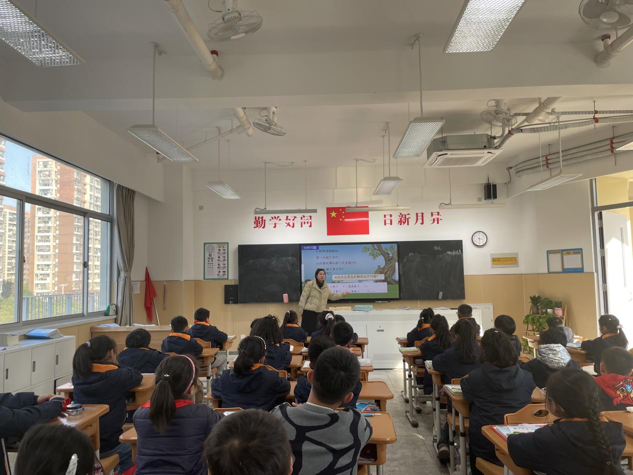 【湖畔·童化课堂】回归问题本质，形成策略意识——数学校本研修之课例研讨（238）_html_m1d2197ba.jpg