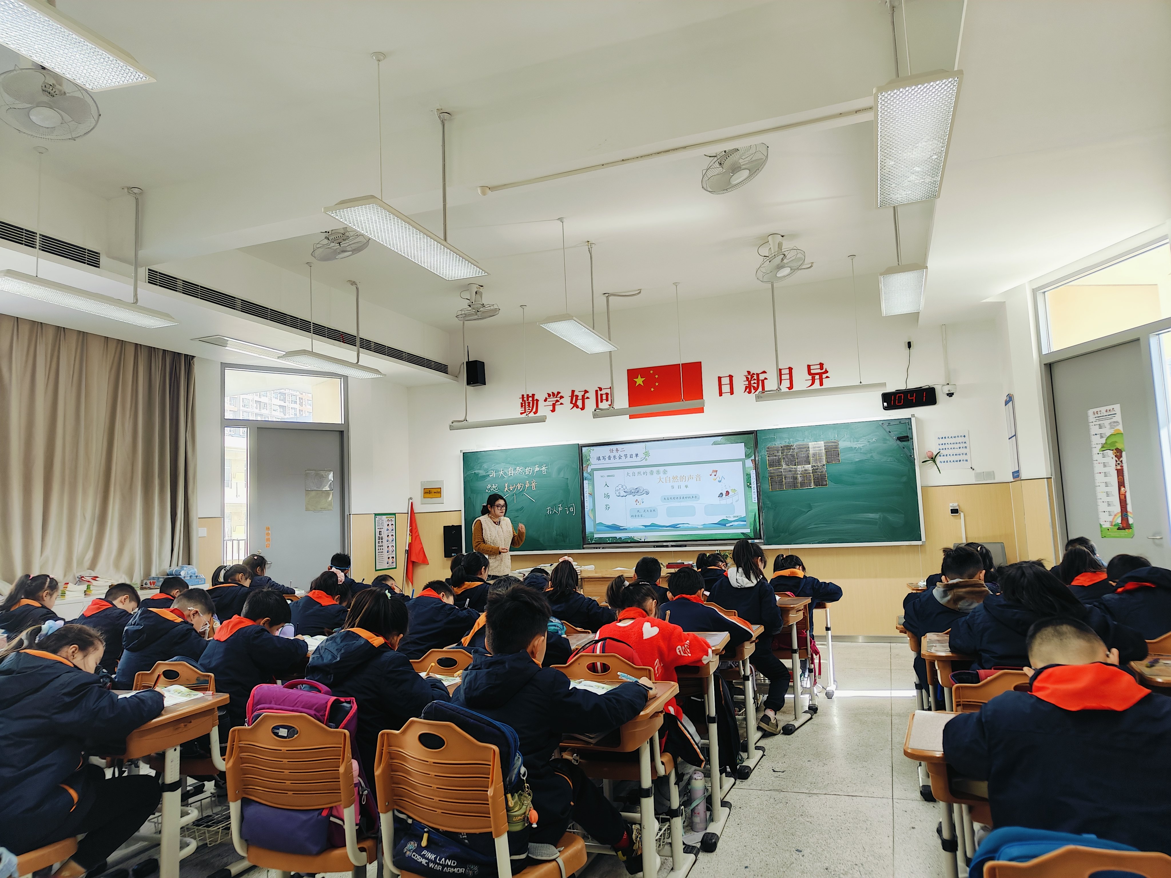 【湖畔·童化课堂】绽放温情之花，演绎温暖篇章——记金陵小学（仙林湖校区）三年级语文组教研活动_html_m535fc96d.jpg