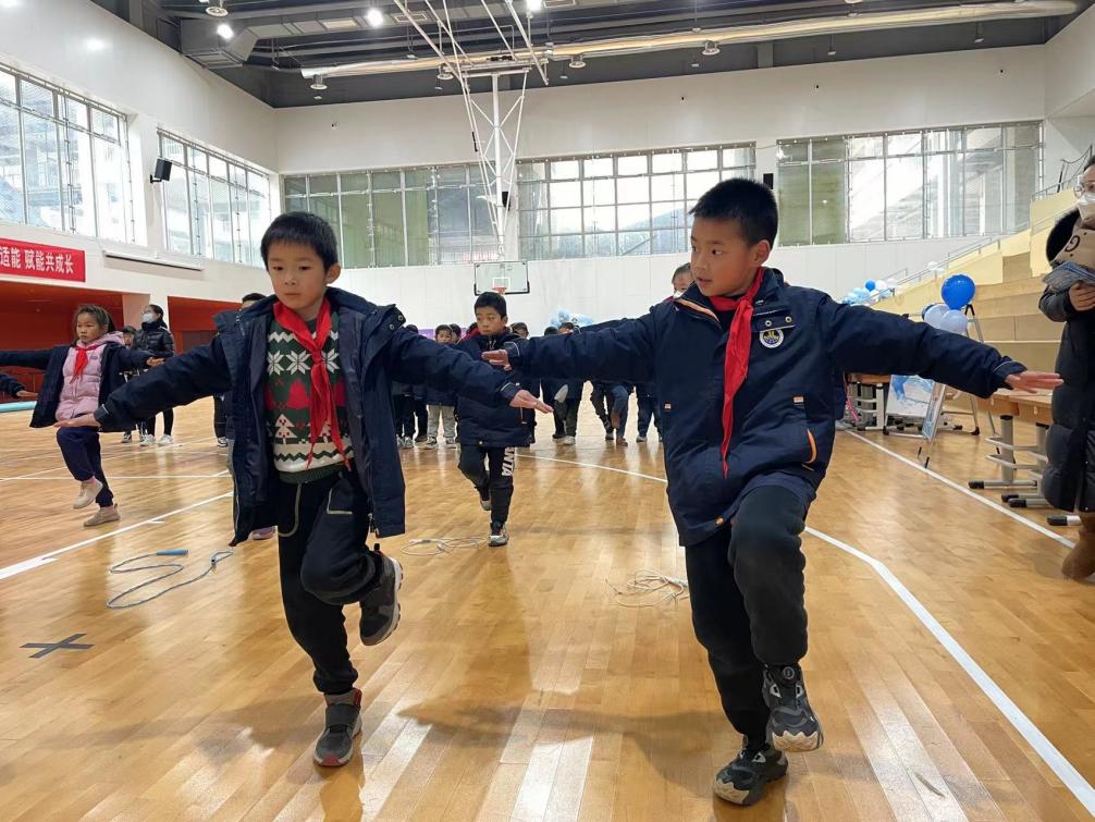 乐考无“纸”境，多元趣成长——“探寻成长足迹·逐梦星辰大海”金陵小学（仙林湖校区）二年级学科游园活动_html_7293fa41.jpg