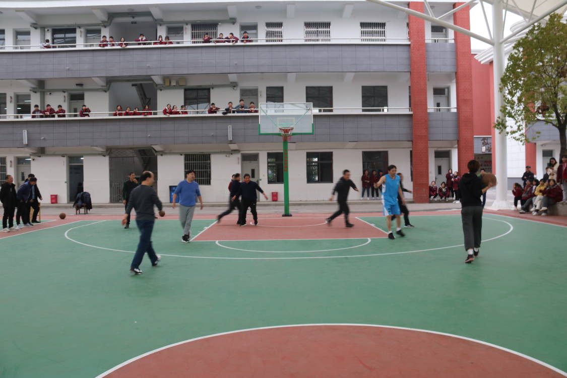 南京市营防中学教职工迎新趣味活动_html_65eb3a65.jpg