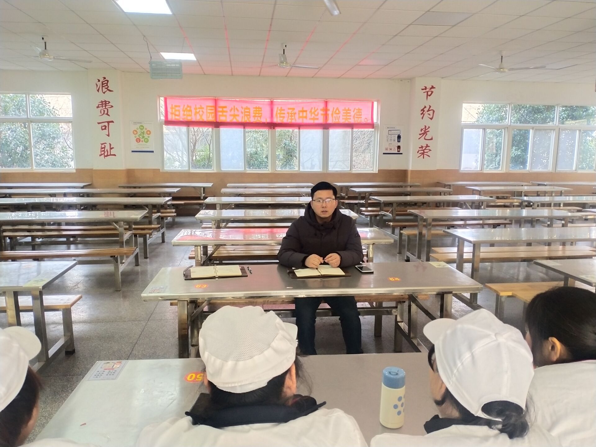 【尊荣营中】营防中学召开食堂工作总结会
