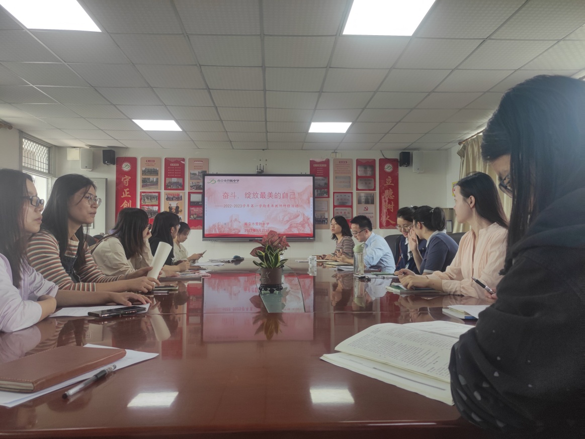 【尊荣营中】青年教师研究活动报告_html_m6ad3511a.jpg