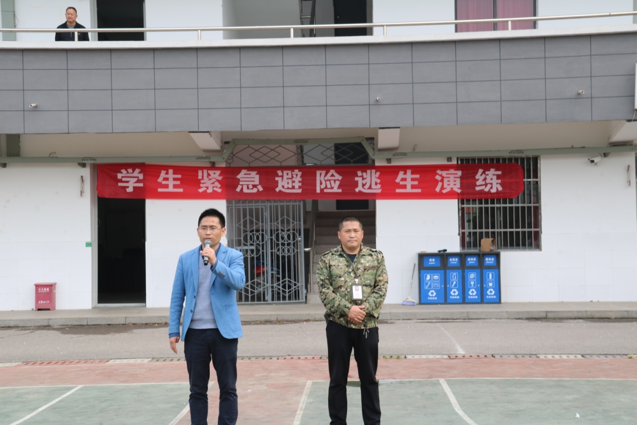 消防疏散演练新闻稿_html_m3d1581d9.jpg