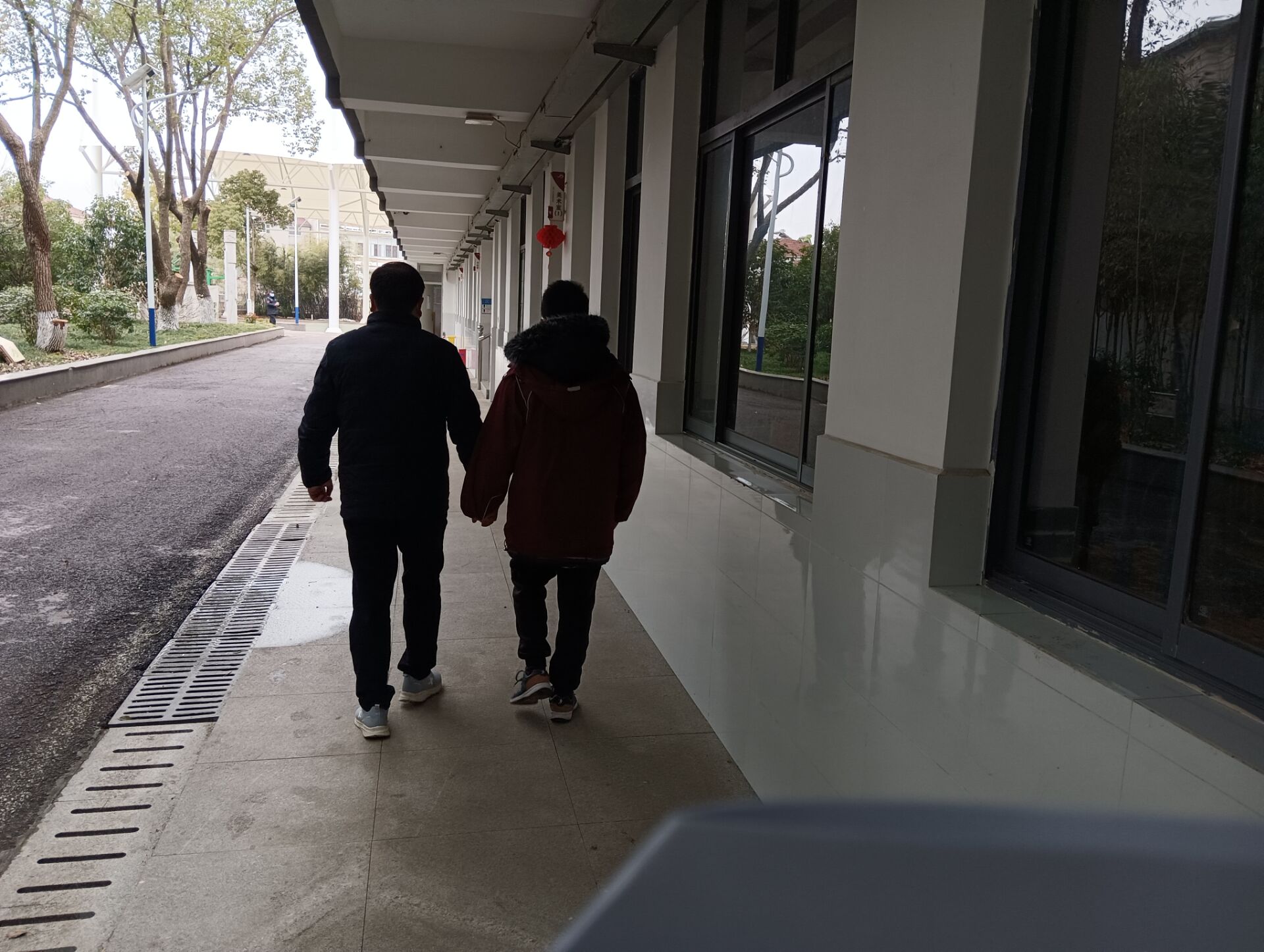 营防中学开展新学期疫情防控应急演练活动_html_m2efe26d3.jpg
