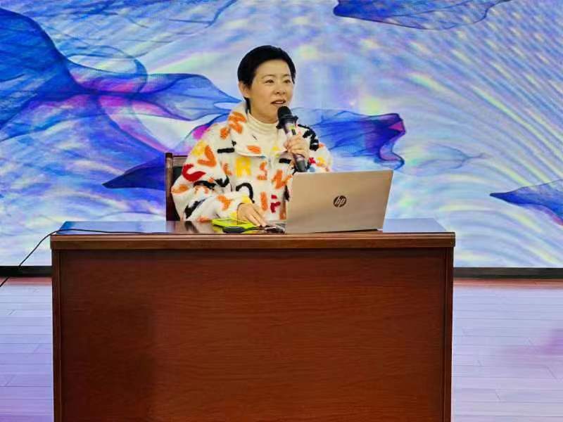 学习先进经验  提升德育水平_html_6f4793ad.jpg