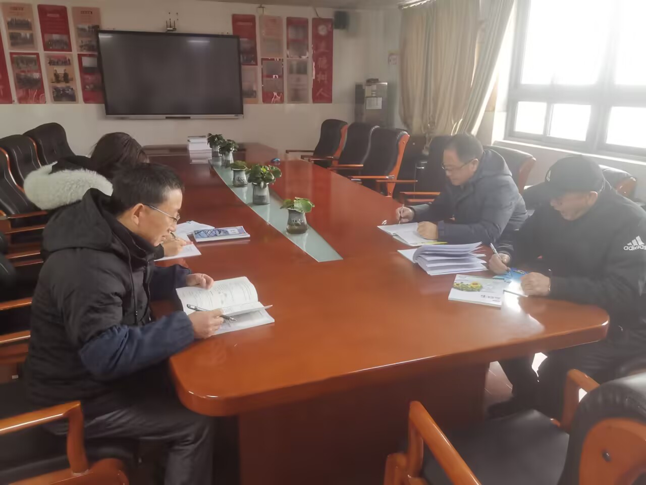 第一次教研组备课组活动新闻报道_html_297a94cc.jpg