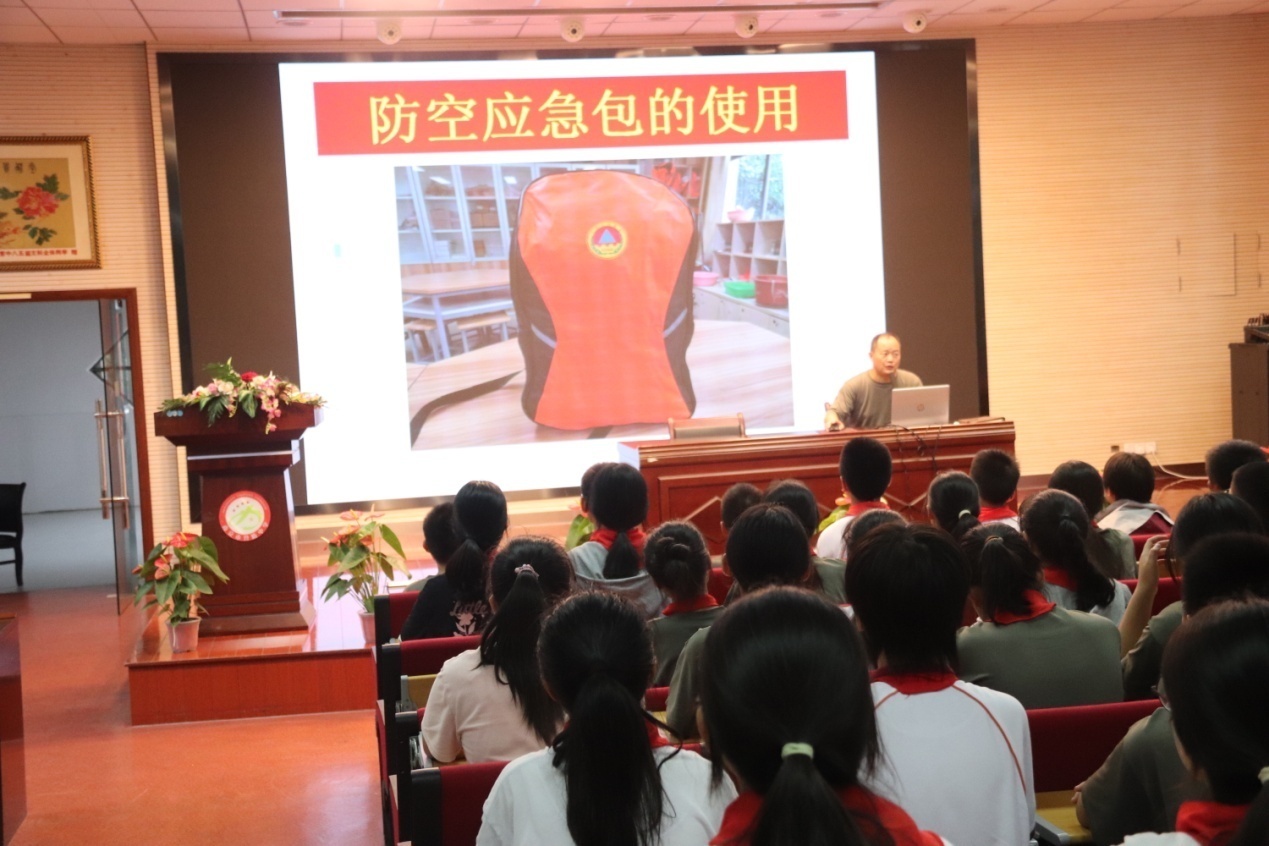 传承红色基因 汇聚强军力量_html_33aba2ad.jpg