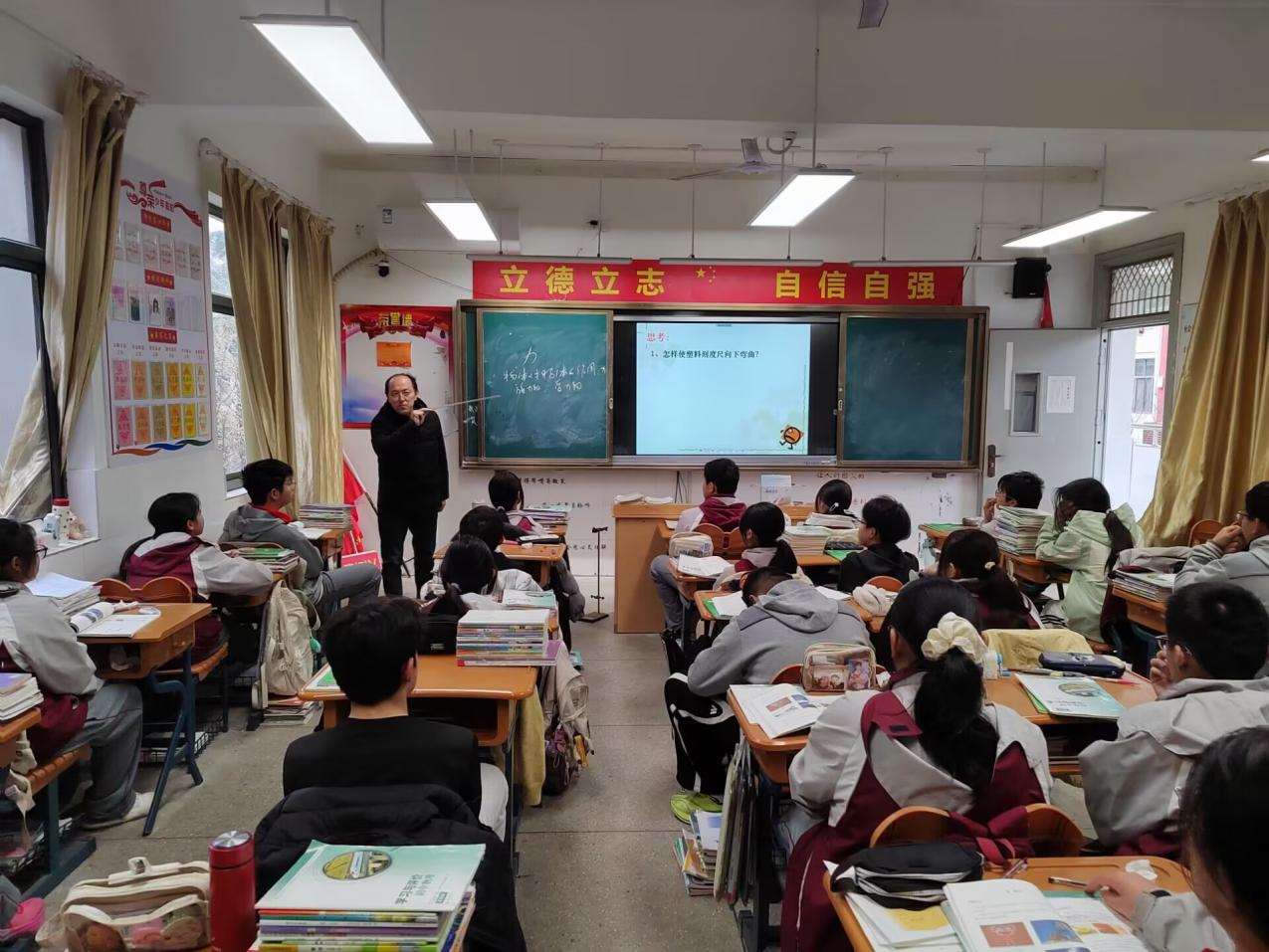 1-8周开课新闻报道_html_5e993de2.jpg