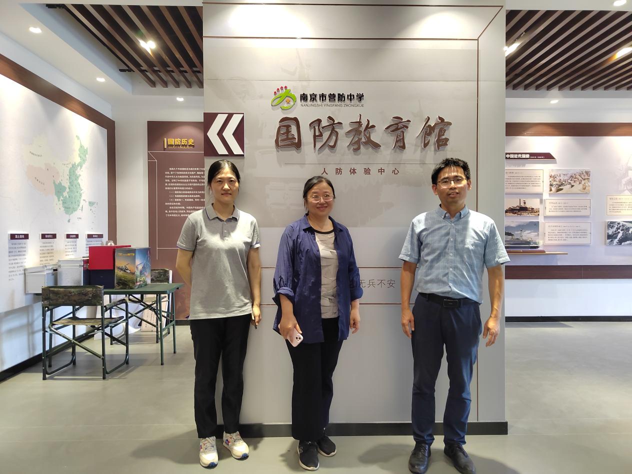 （简报）国防教育进校园 上好开学“第一课”_html_mb3da641.jpg