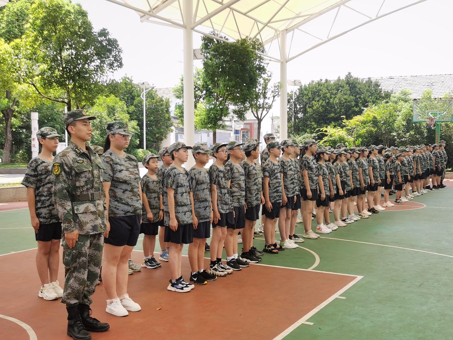 学习军人优良品质  落实国防教育实践_html_10fe0a4e.jpg