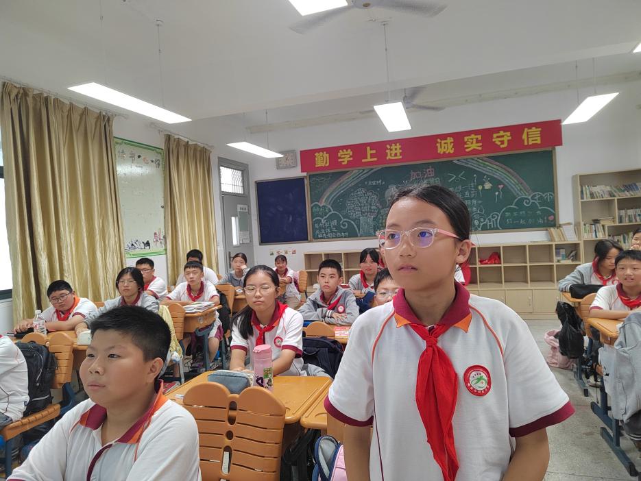 2024-9-30【尊荣营中】探索OH卡，遇见自己——南京市营防中学开展心理团辅活动_html_m43793ebc.jpg