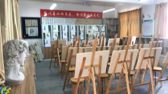 营防中学开学第一天报道_html_m120271b0.jpg