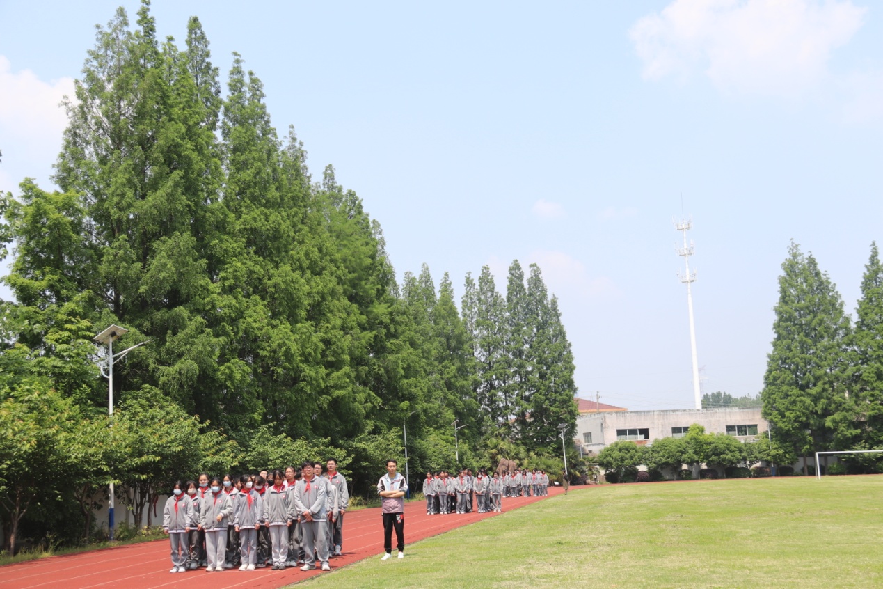 【尊荣营中】阳光七彩大课间、强身健体展风采  ——营防中学开展校园体育节——大课间评比活动