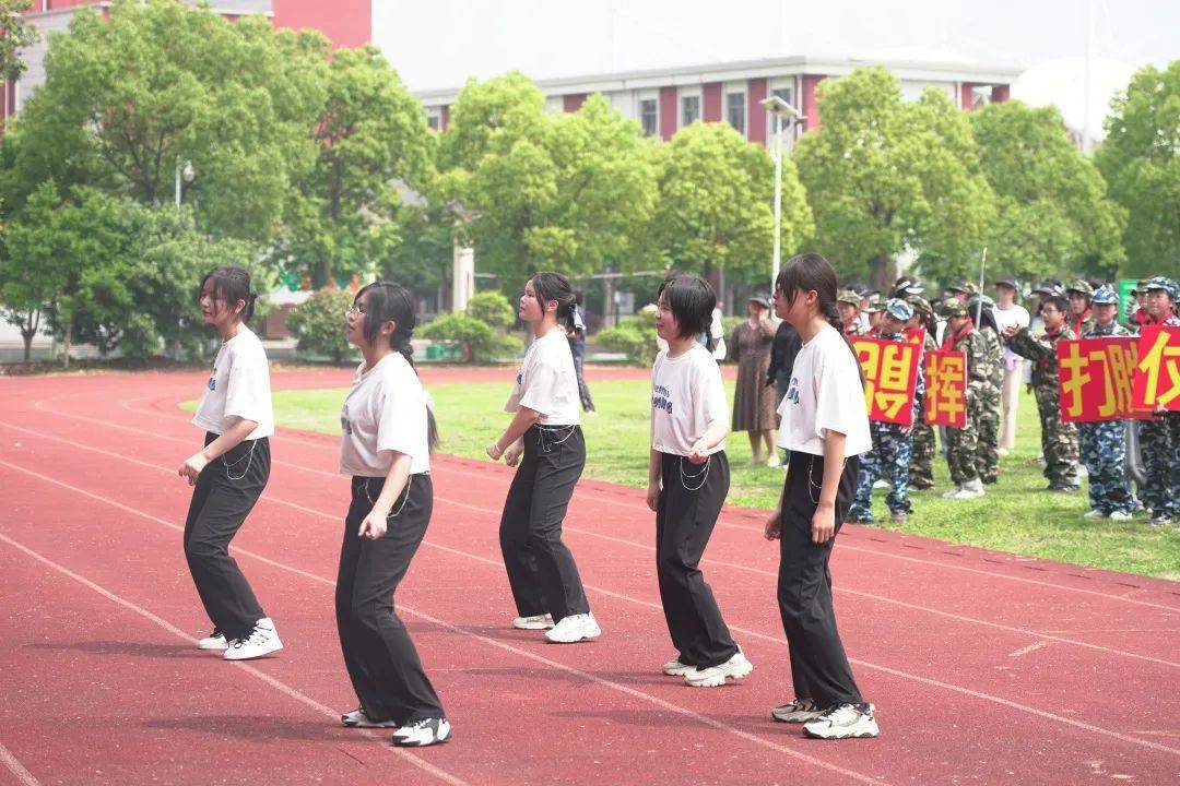 运动会_html_3ccd8333.jpg