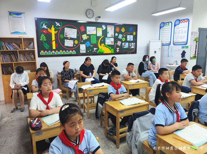 230517石埠桥小学语文组开展校本主题研修（八）2.jpg