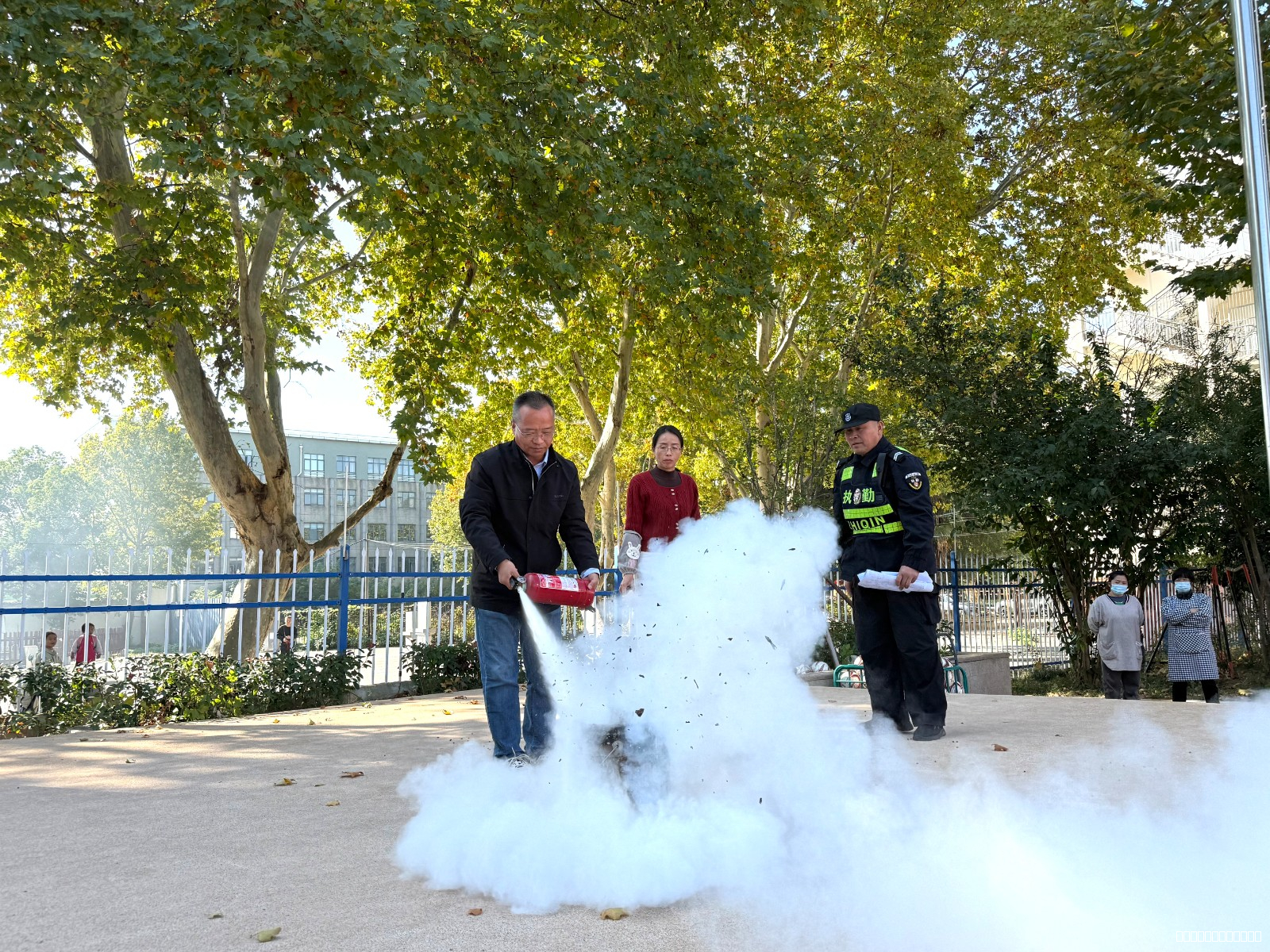 【润动炼小】全民消防 生命至上 ——炼油厂小学开展11月份消防应急疏散演练