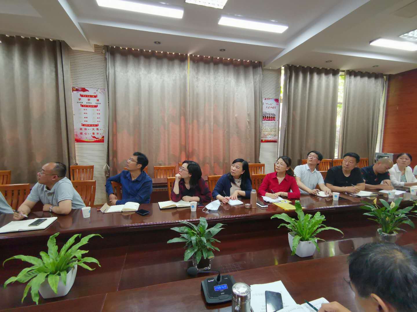 专题会议新闻_html_252078df.jpg