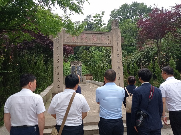 陕西省商洛市教育代表来燕子矶中心小学参访_html_m164a301.jpg