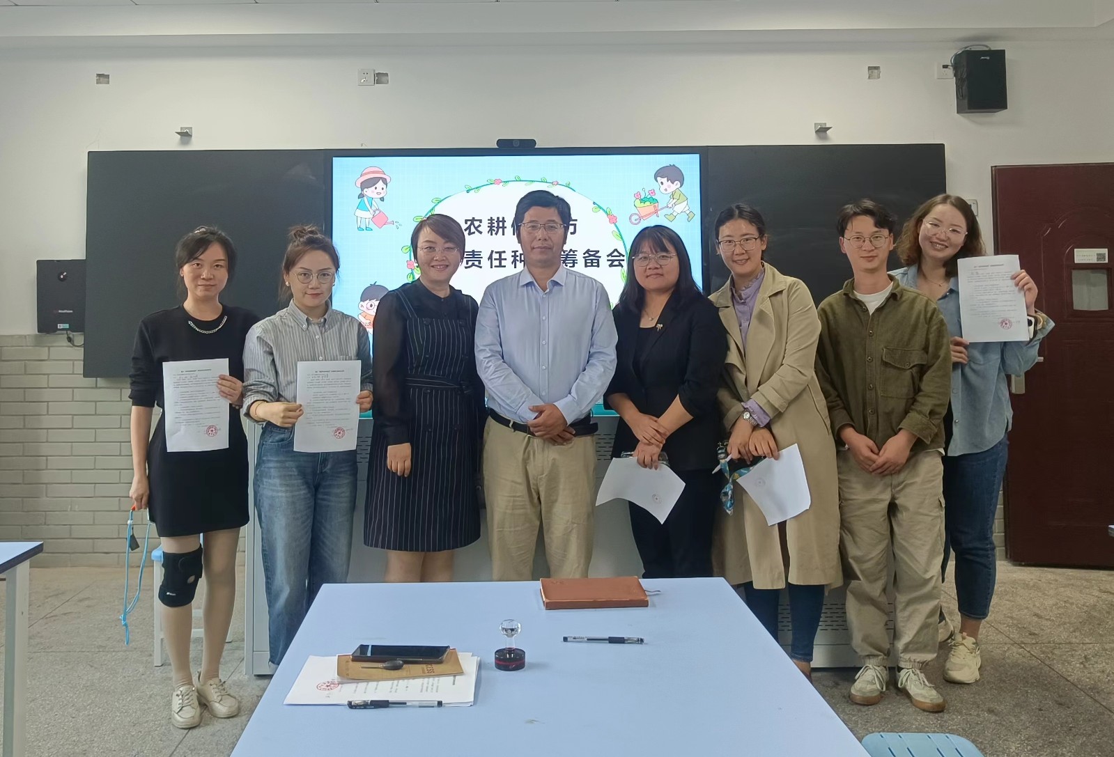 【悦群燕小 耘燕工坊】小小责任田，劳作新世界——燕小举行“彦彦农耕体验坊”班级责任田种植筹备会