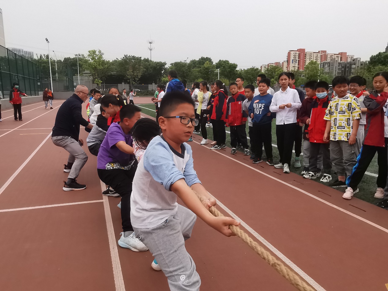 C28-8-2-5  燕小5月拔河比赛_html_m1f804569.jpg