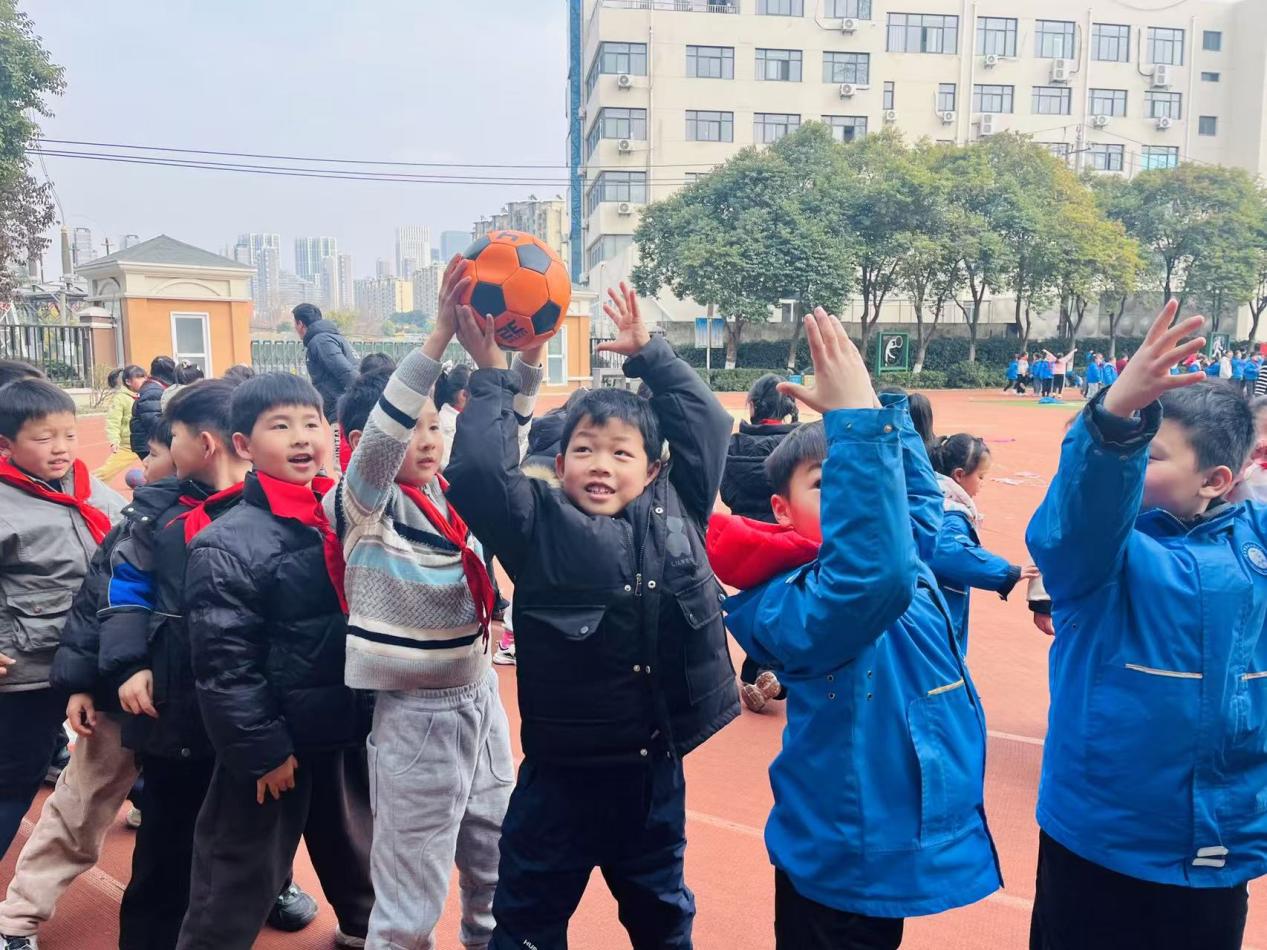 阳光体育 向阳生长——215专项行动  幕小已行动_html_5cf9987f.jpg