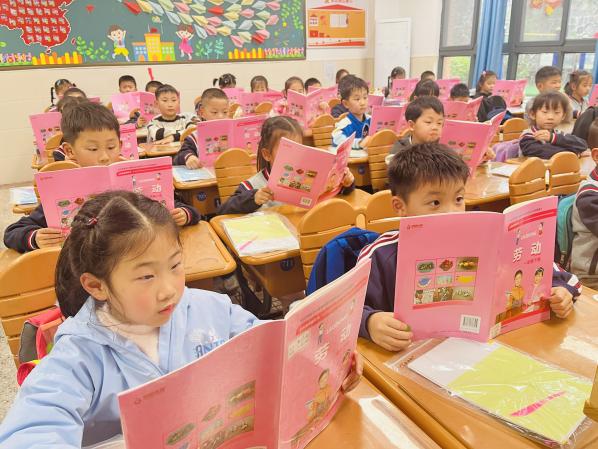 第二学期 劳动新闻报道（二）_html_1173eabd.jpg